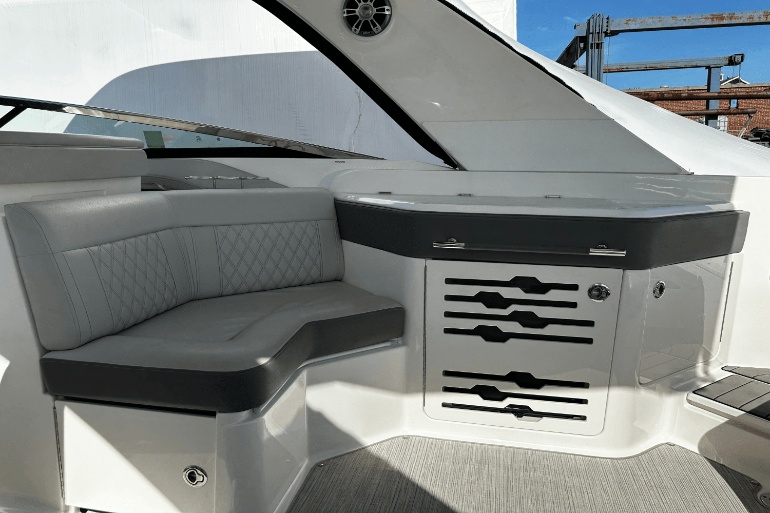 2023 Sea Ray 310 SLX Image Thumbnail #9