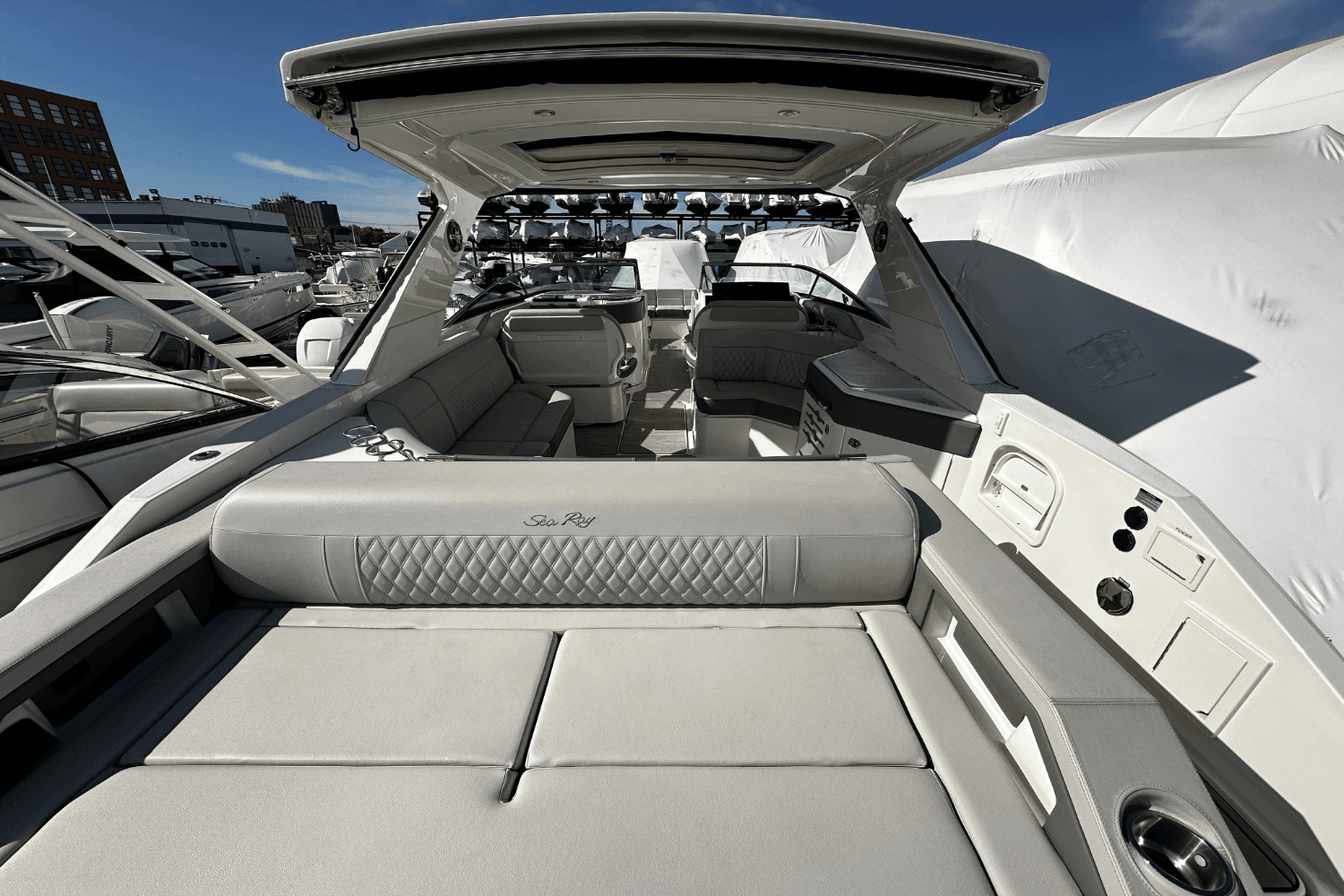 2023 Sea Ray 310 SLX Image Thumbnail #4
