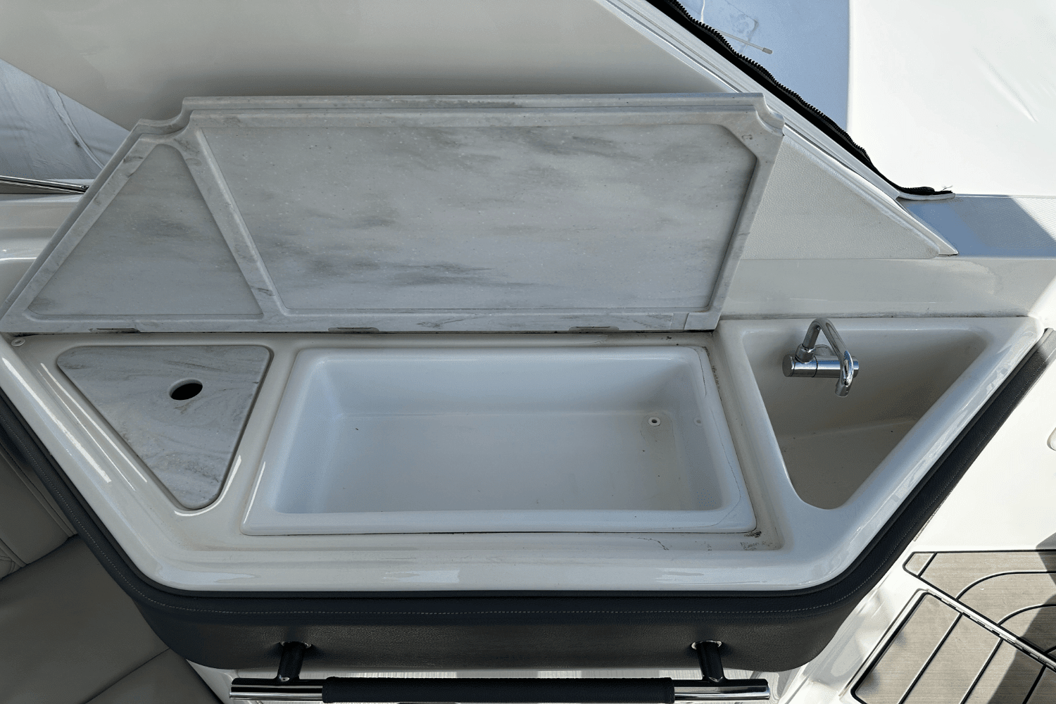2023 Sea Ray 310 SLX Image Thumbnail #10