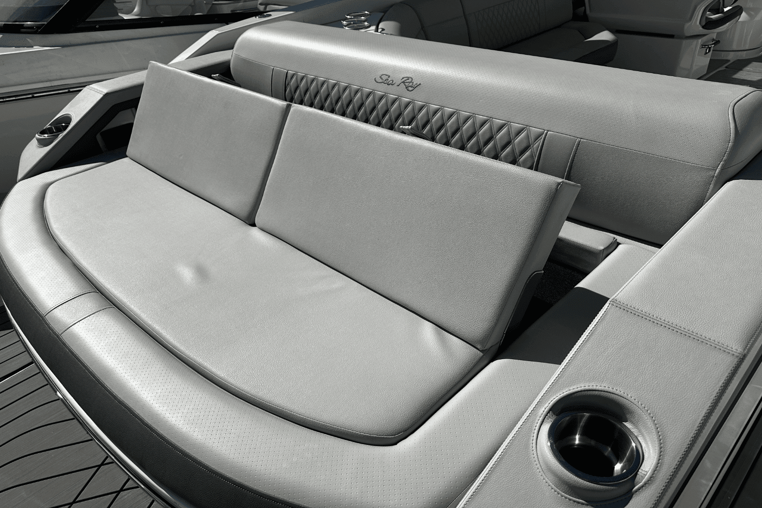 2023 Sea Ray 310 SLX Image Thumbnail #3