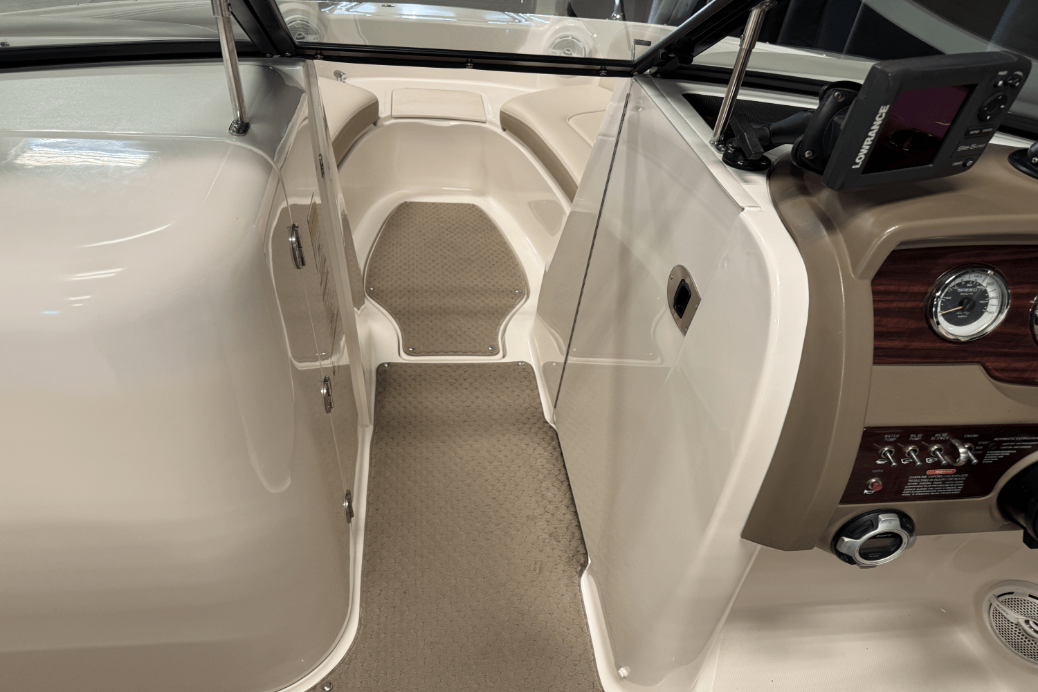 2012 Sea Ray 220 SUNDECK Image Thumbnail #41