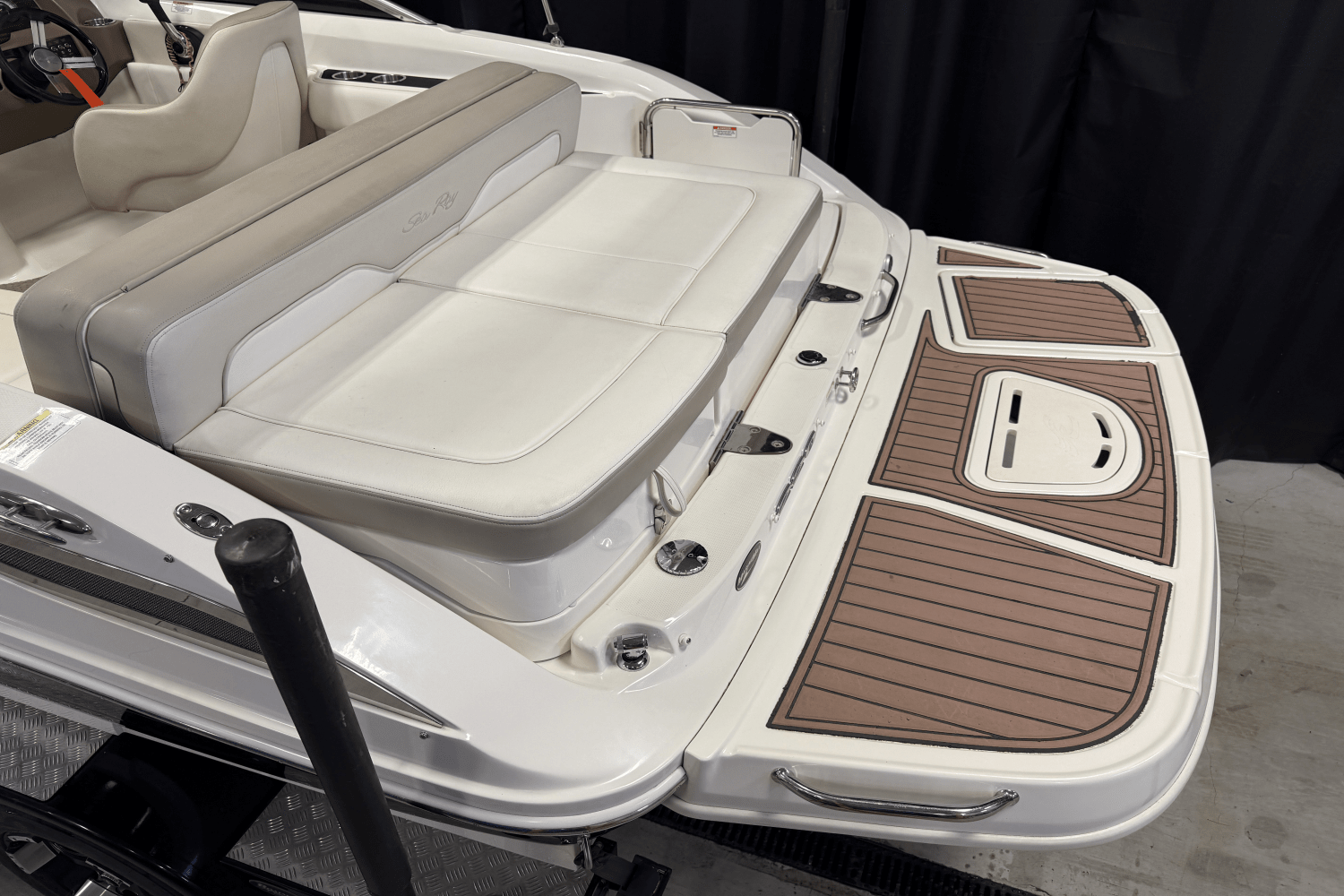 2012 Sea Ray 220 SUNDECK Image Thumbnail #5
