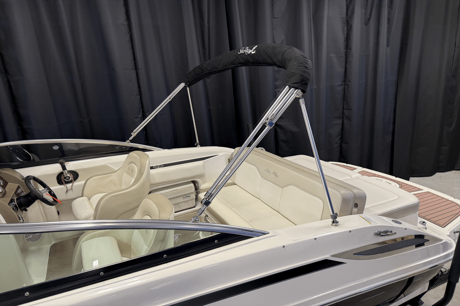 2012 Sea Ray 220 SUNDECK Image Thumbnail #3