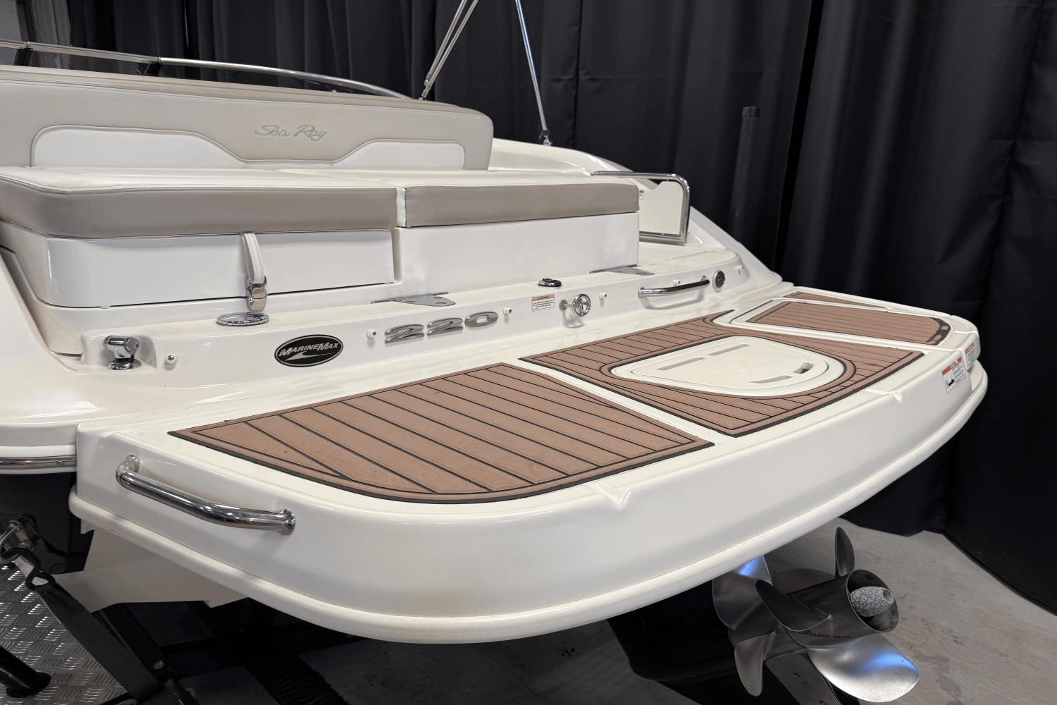 2012 Sea Ray 220 SUNDECK Image Thumbnail #11