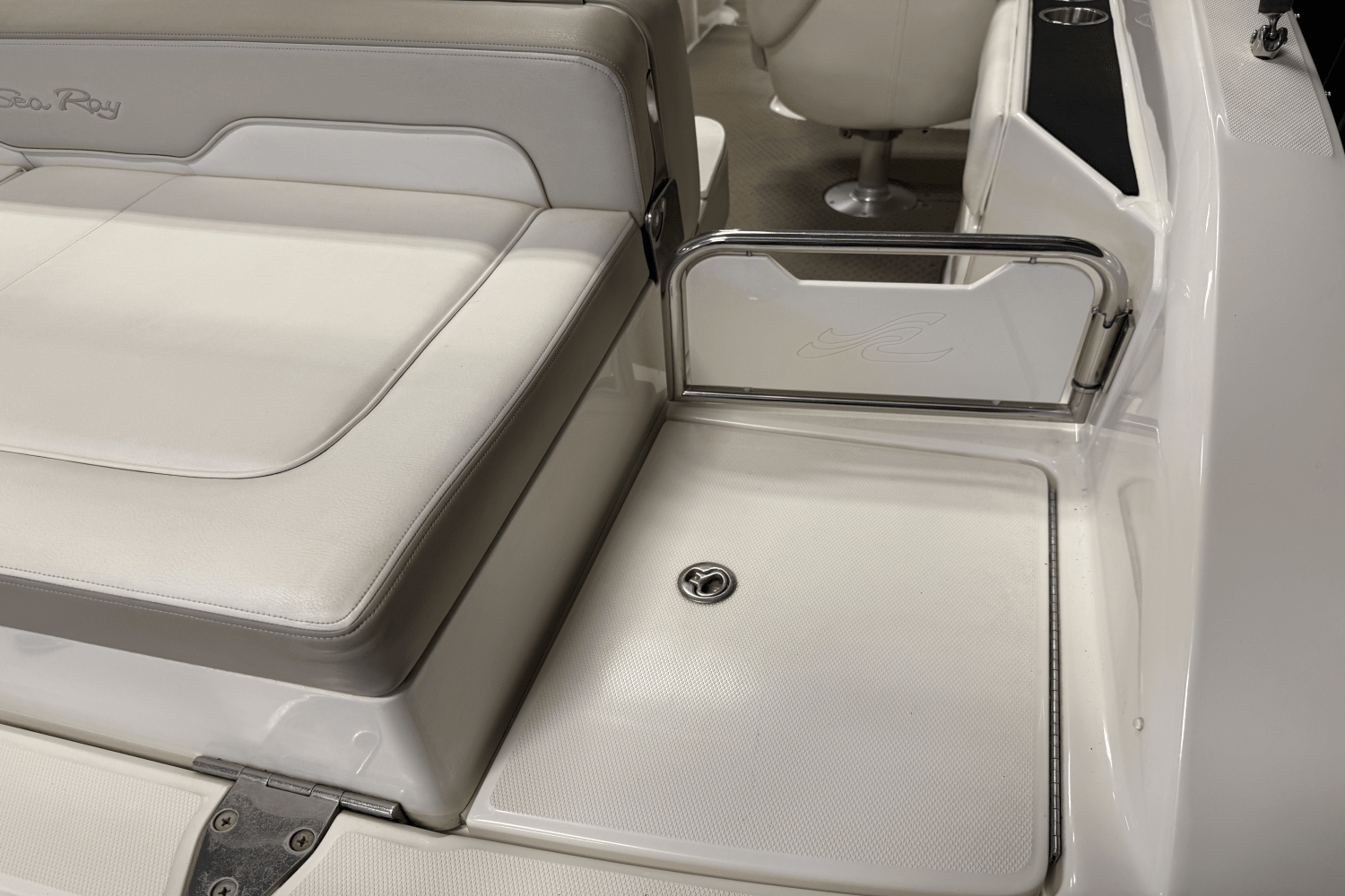 2012 Sea Ray 220 SUNDECK Image Thumbnail #18