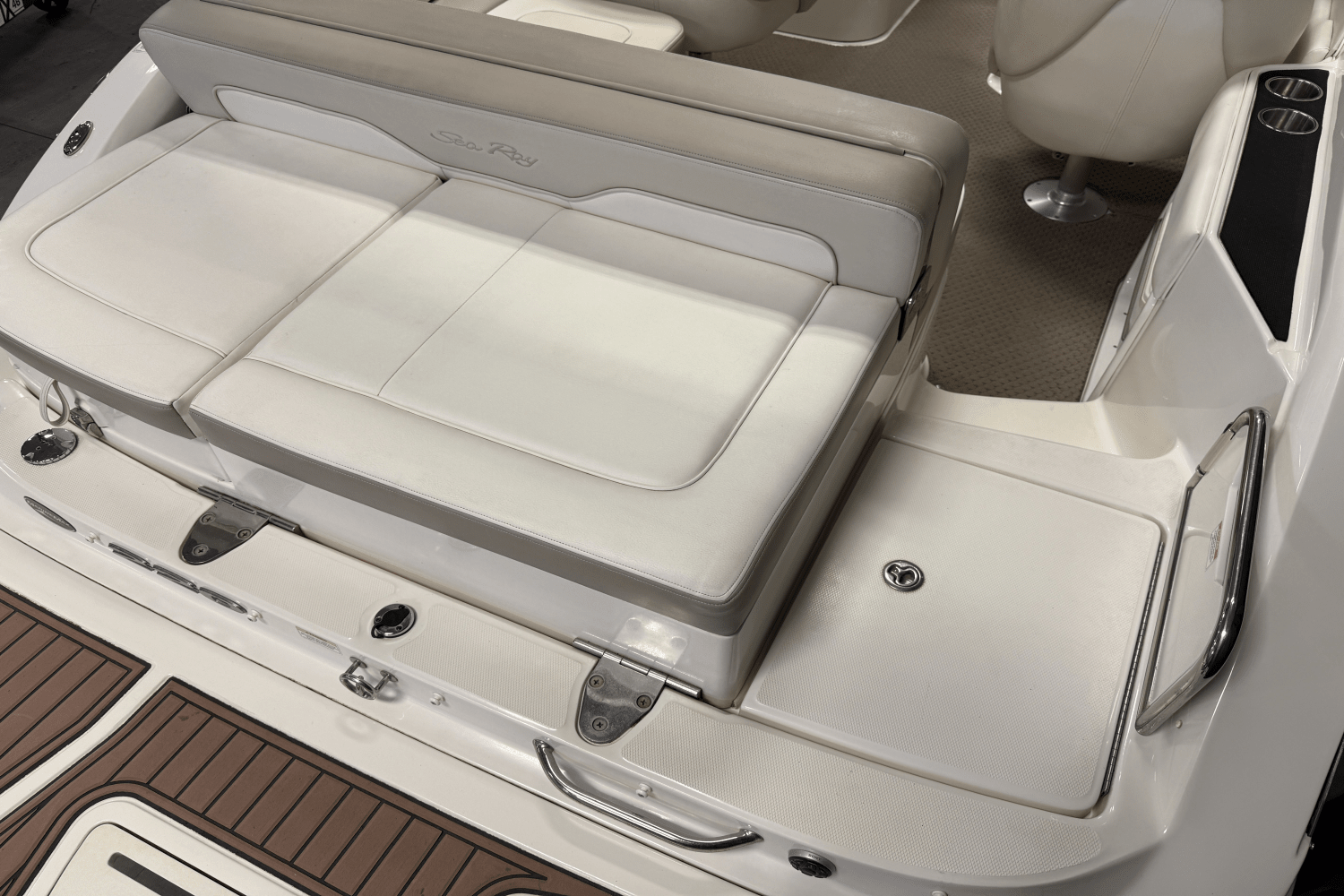 2012 Sea Ray 220 SUNDECK Image Thumbnail #16