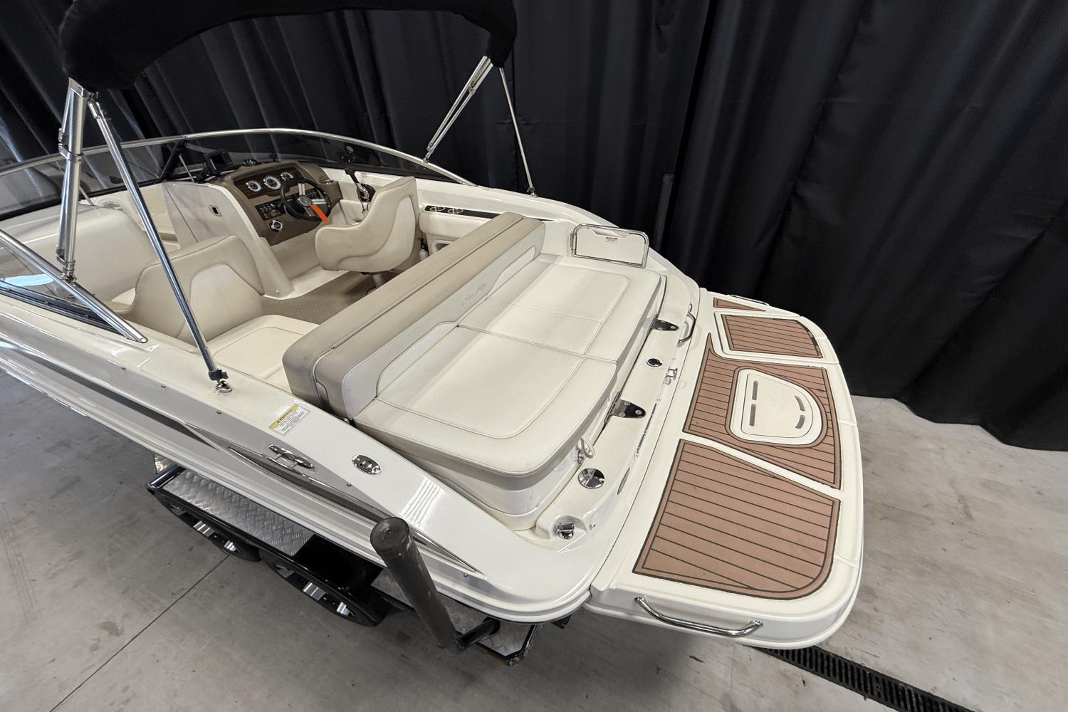 2012 Sea Ray 220 SUNDECK Image Thumbnail #4
