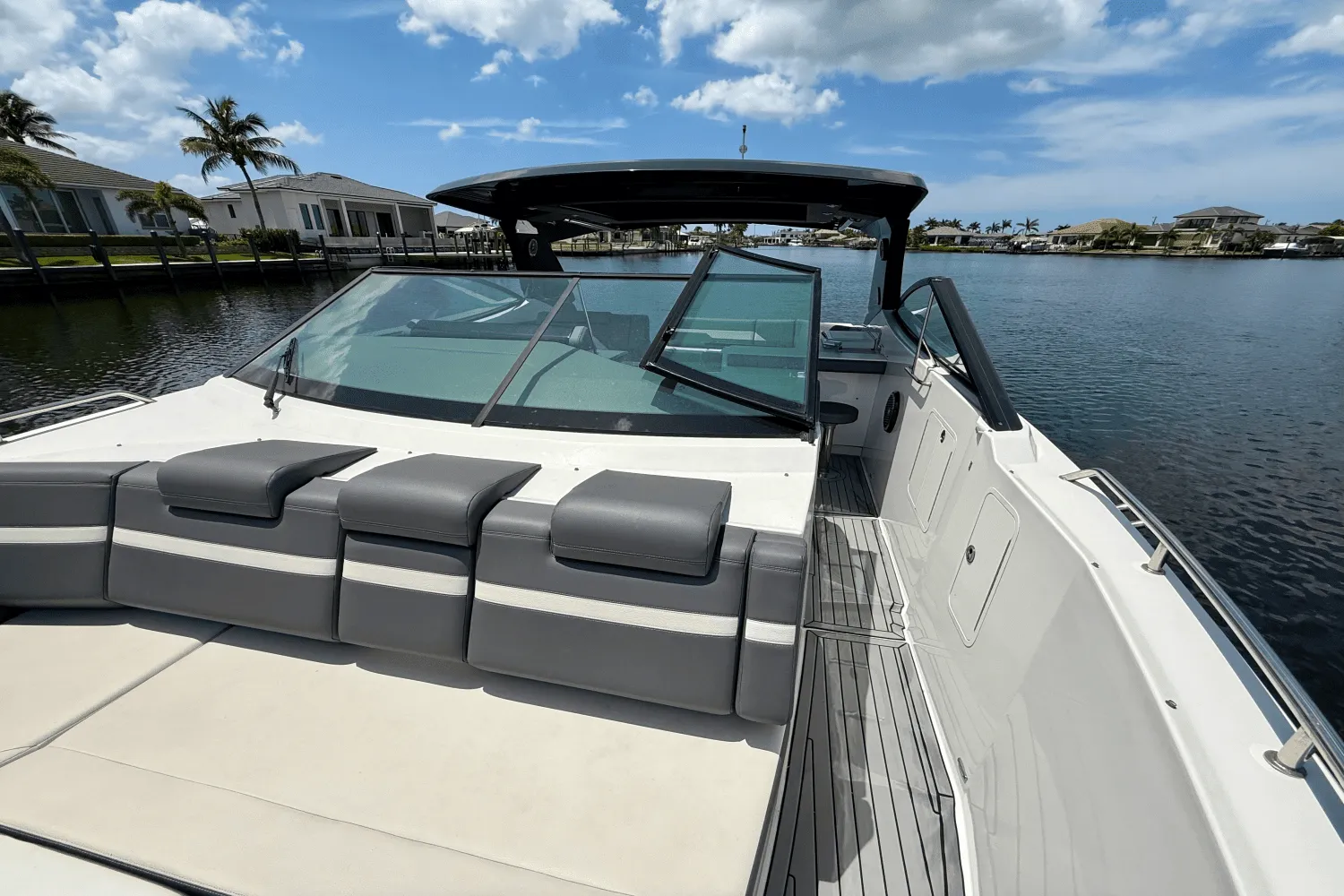 2020 Cruisers Yachts 38 GLS Image Thumbnail #47