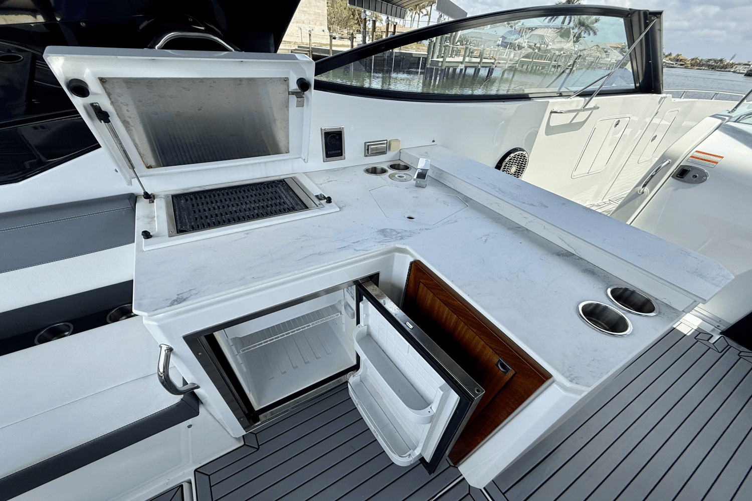 2020 Cruisers Yachts 38 GLS Image Thumbnail #28