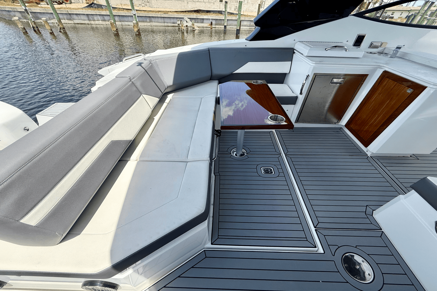 2020 Cruisers Yachts 38 GLS Image Thumbnail #26