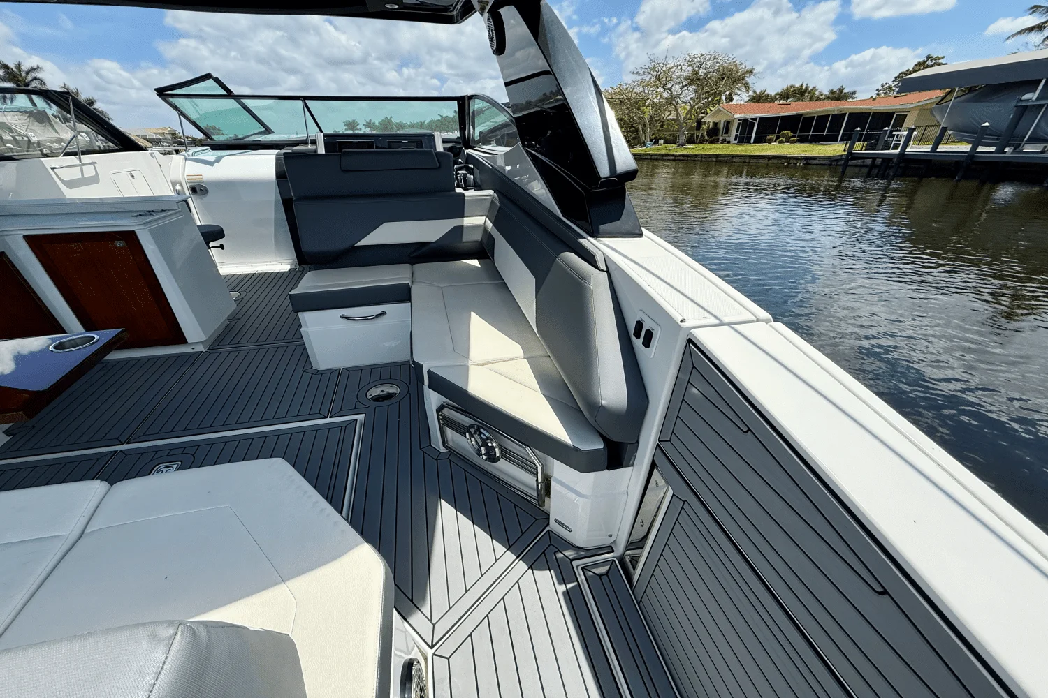 2020 Cruisers Yachts 38 GLS Image Thumbnail #21