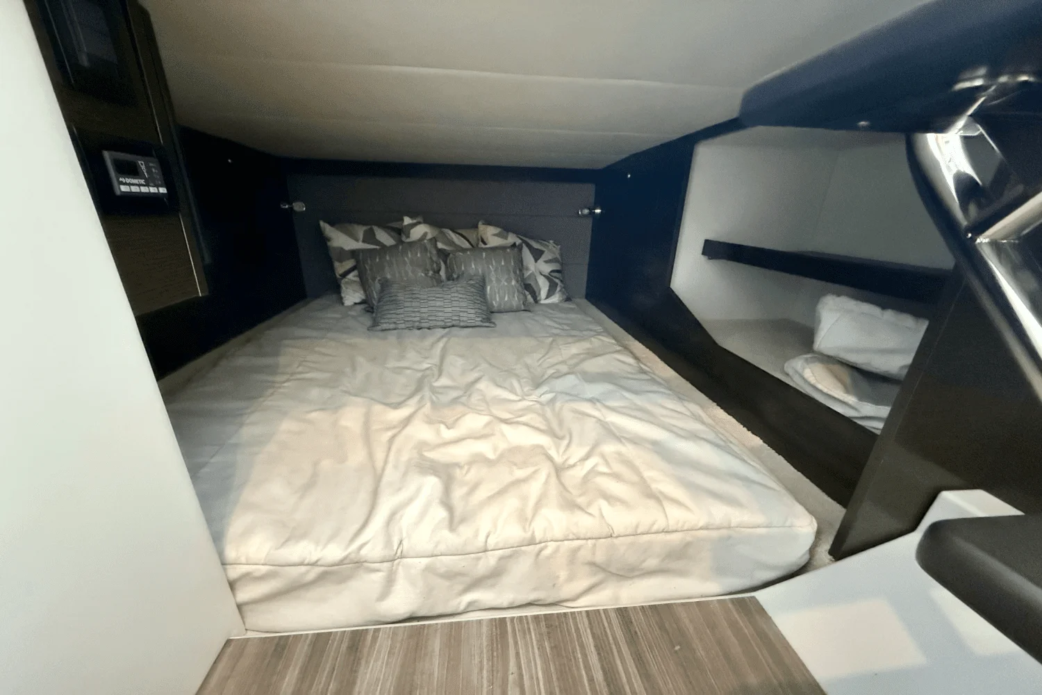 2020 Cruisers Yachts 38 GLS Image Thumbnail #40