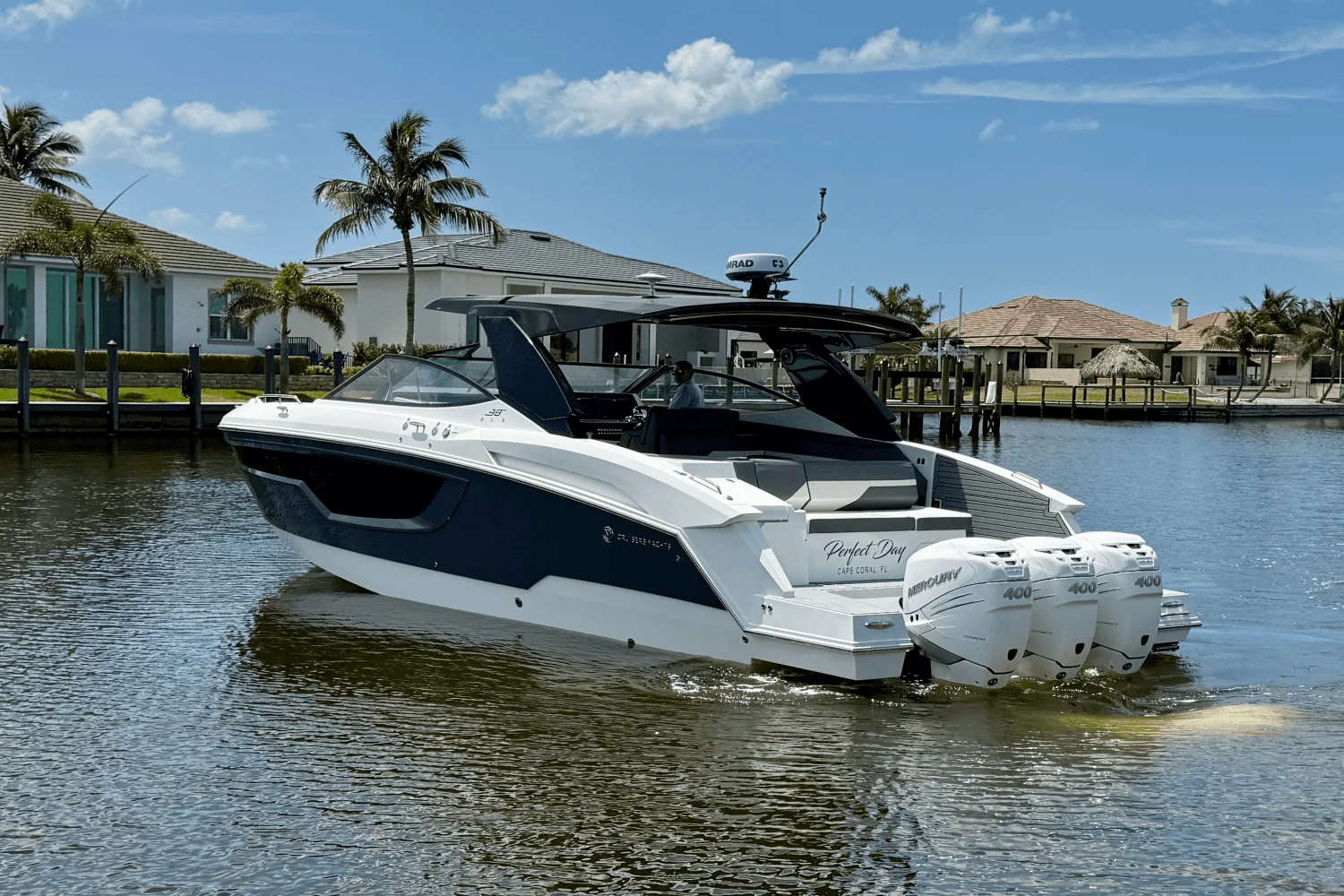 2020 Cruisers Yachts 38 GLS Image Thumbnail #1