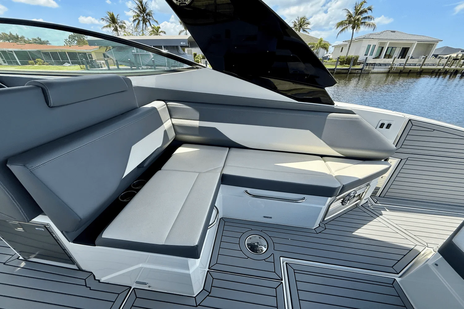 2020 Cruisers Yachts 38 GLS Image Thumbnail #23