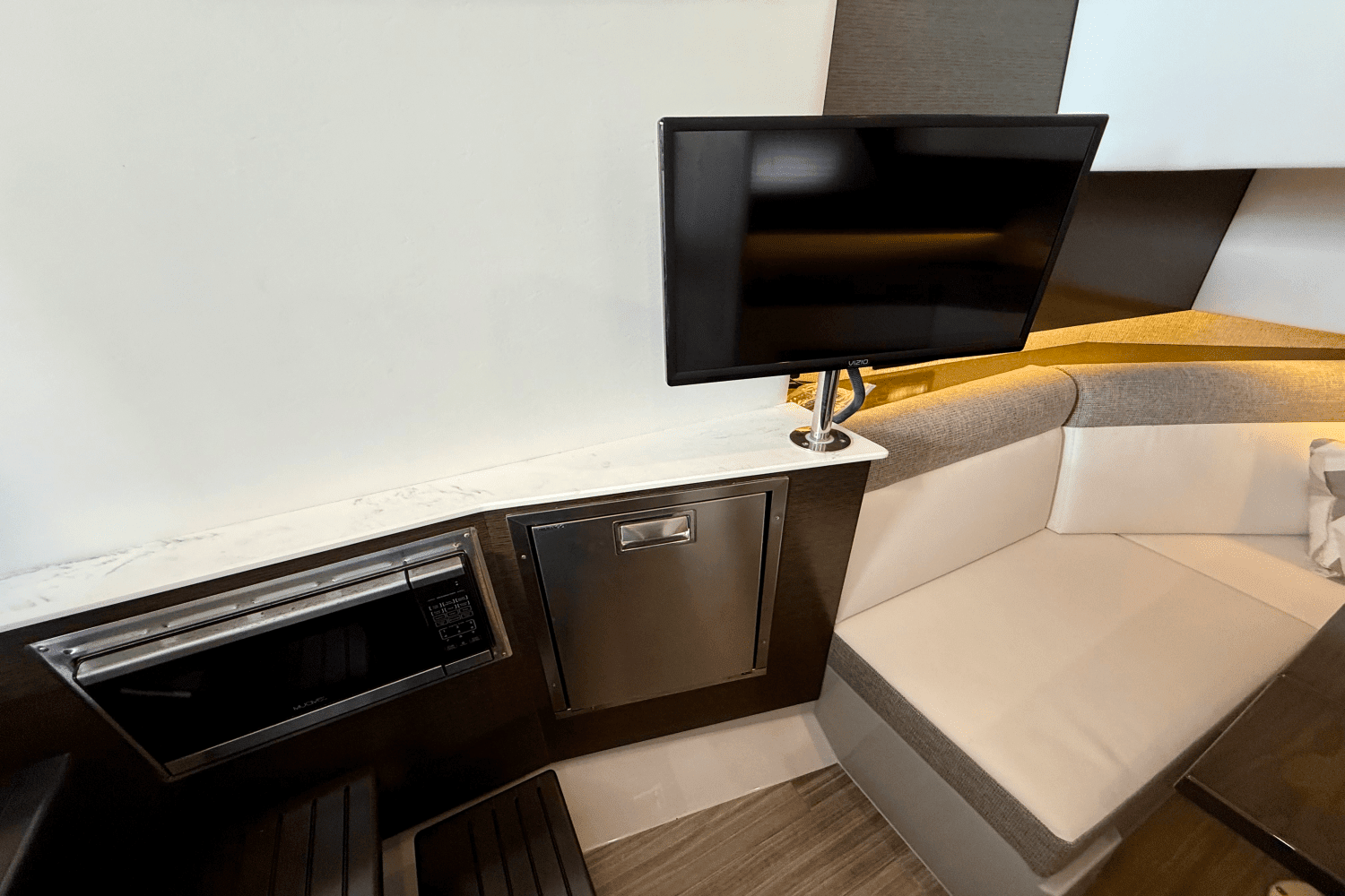 2020 Cruisers Yachts 38 GLS Image Thumbnail #39