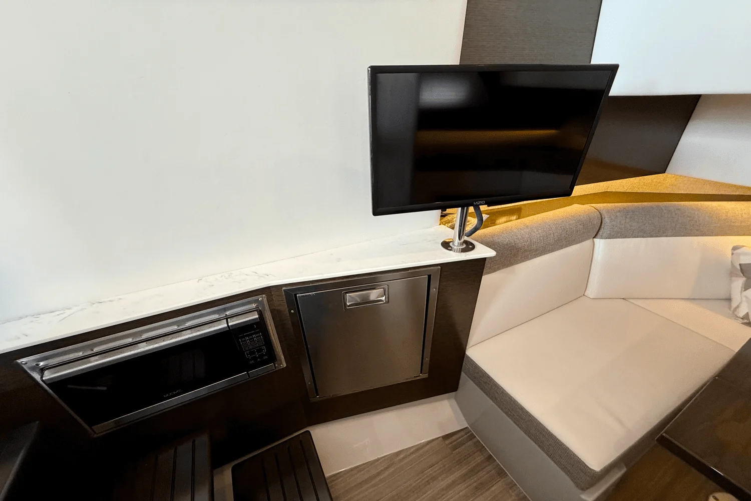 2020 Cruisers Yachts 38 GLS Image Thumbnail #39