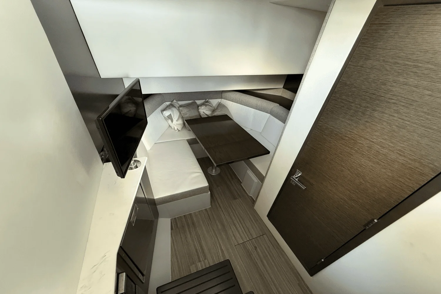 2020 Cruisers Yachts 38 GLS Image Thumbnail #37