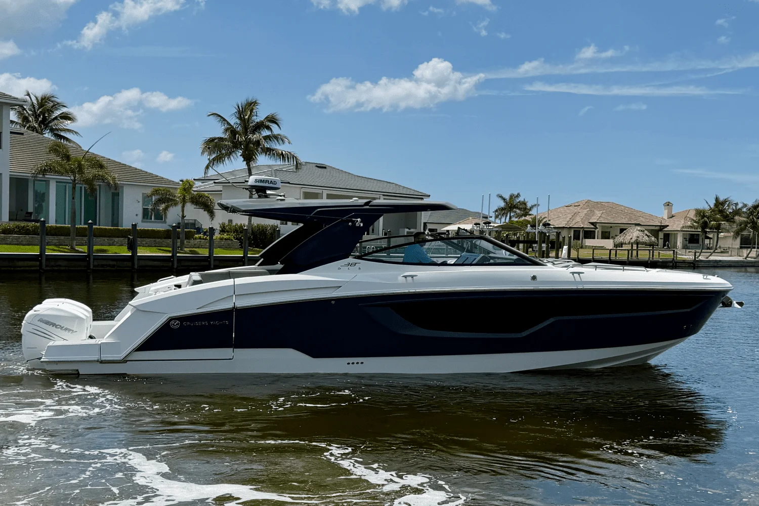 2020 Cruisers Yachts 38 GLS Image Thumbnail #4