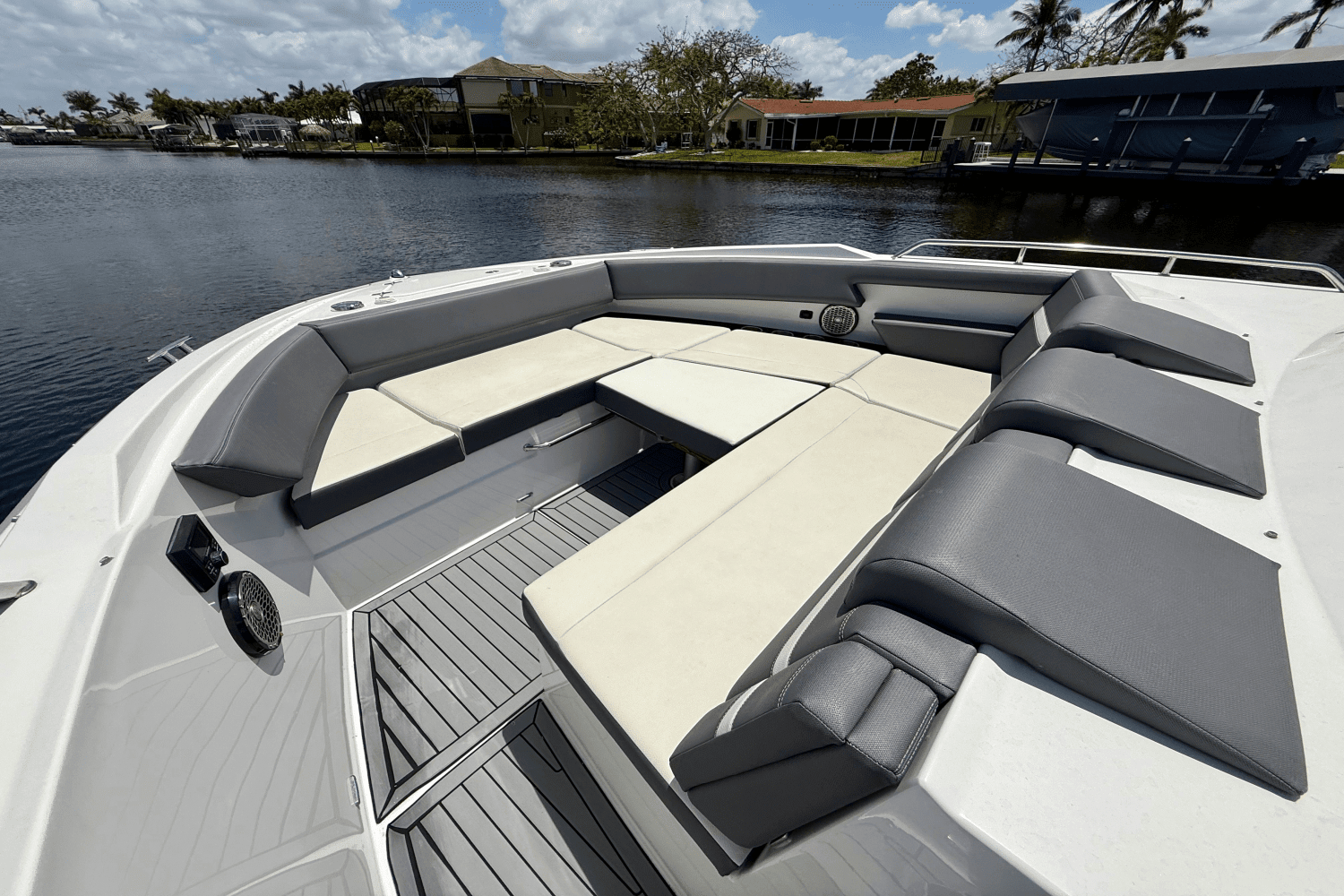 2020 Cruisers Yachts 38 GLS Image Thumbnail #45