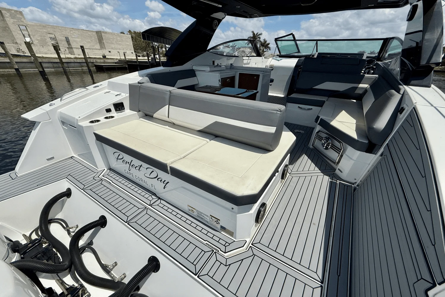 2020 Cruisers Yachts 38 GLS Image Thumbnail #18