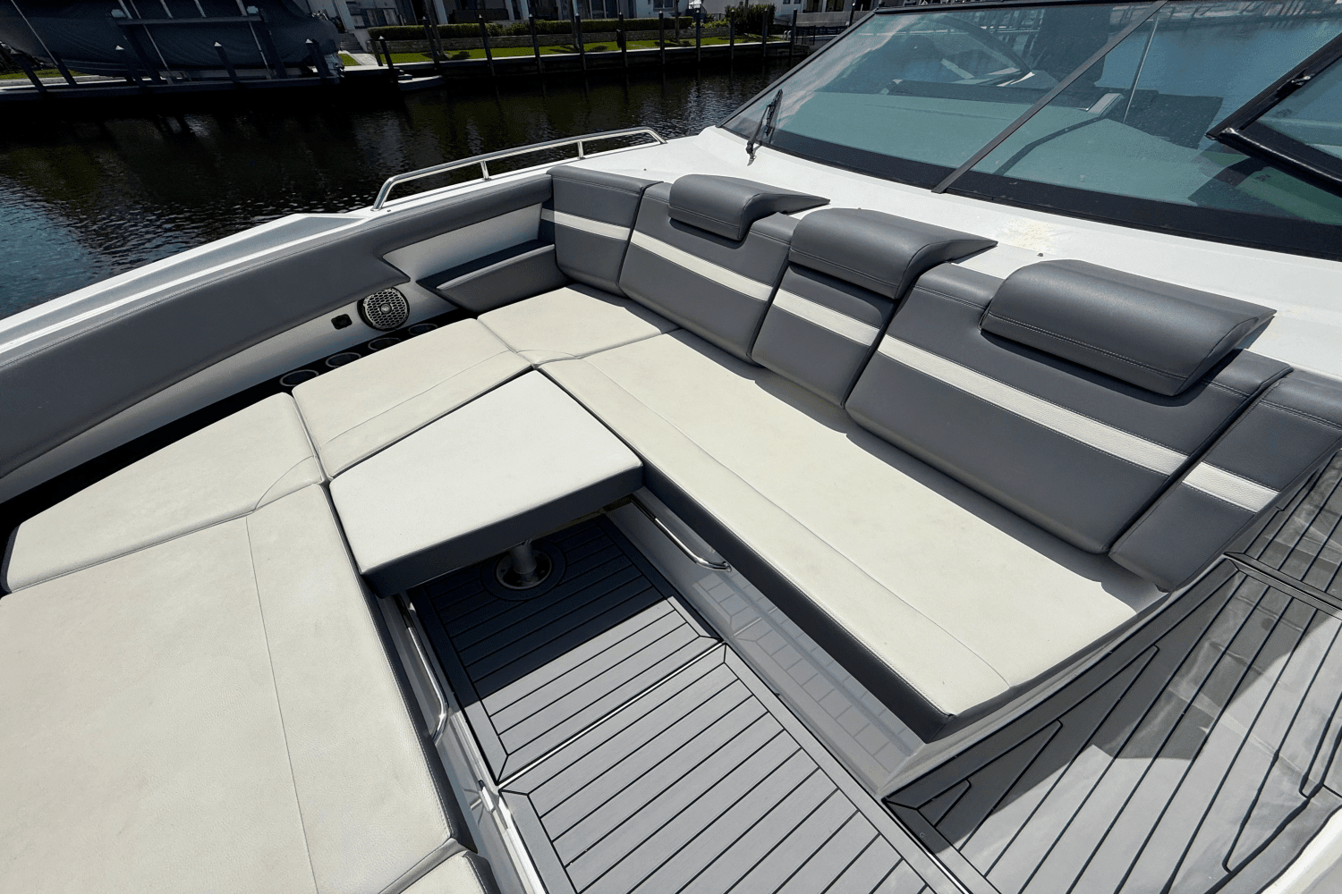 2020 Cruisers Yachts 38 GLS Image Thumbnail #46