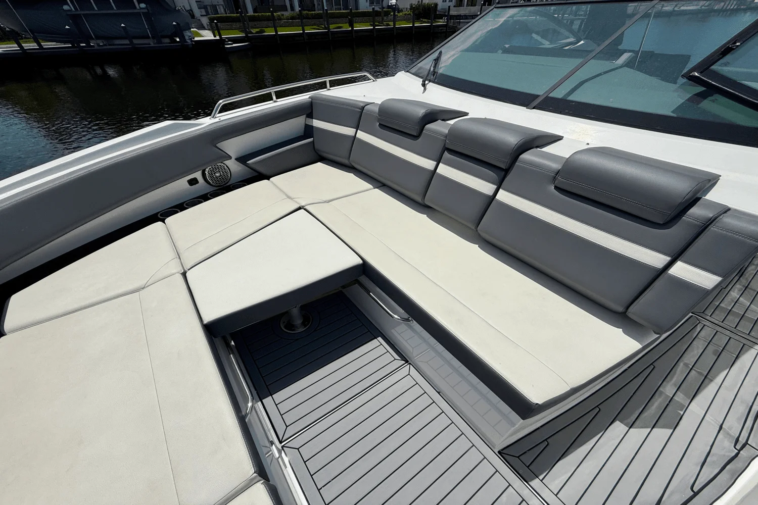 2020 Cruisers Yachts 38 GLS Image Thumbnail #46