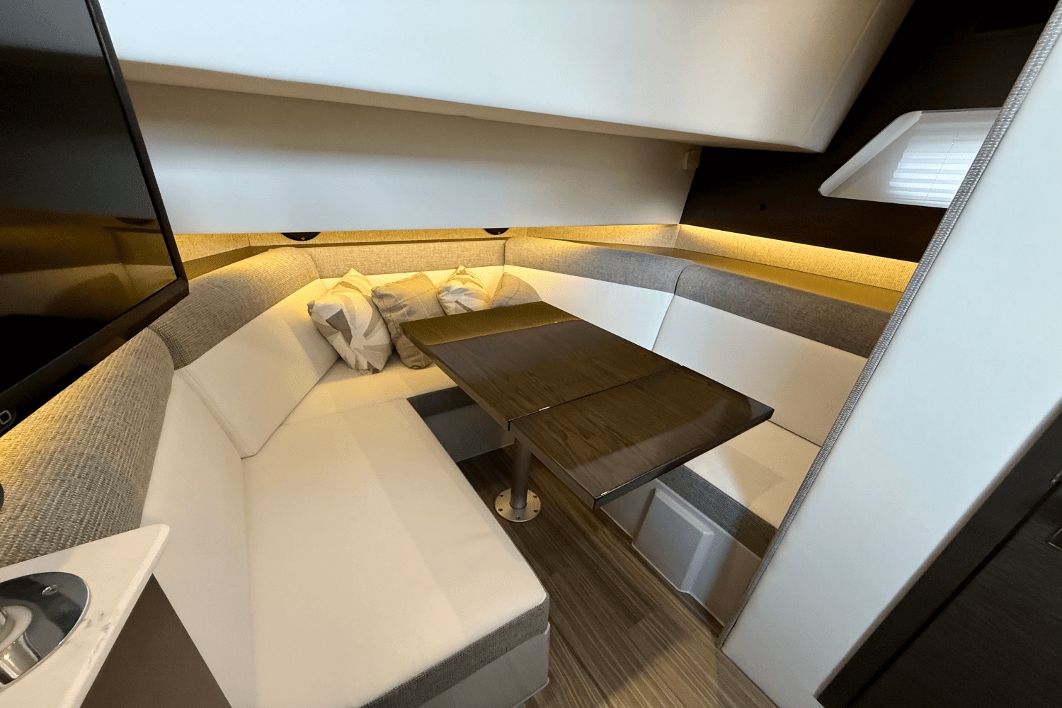2020 Cruisers Yachts 38 GLS Image Thumbnail #38