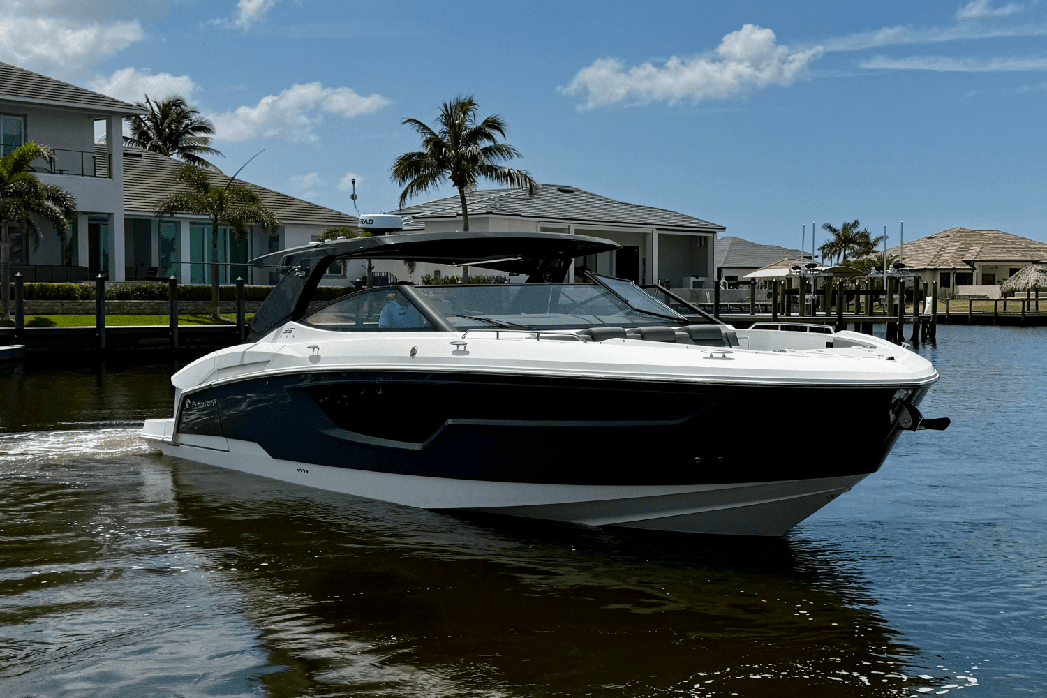 2020 Cruisers Yachts 38 GLS Image Thumbnail #5