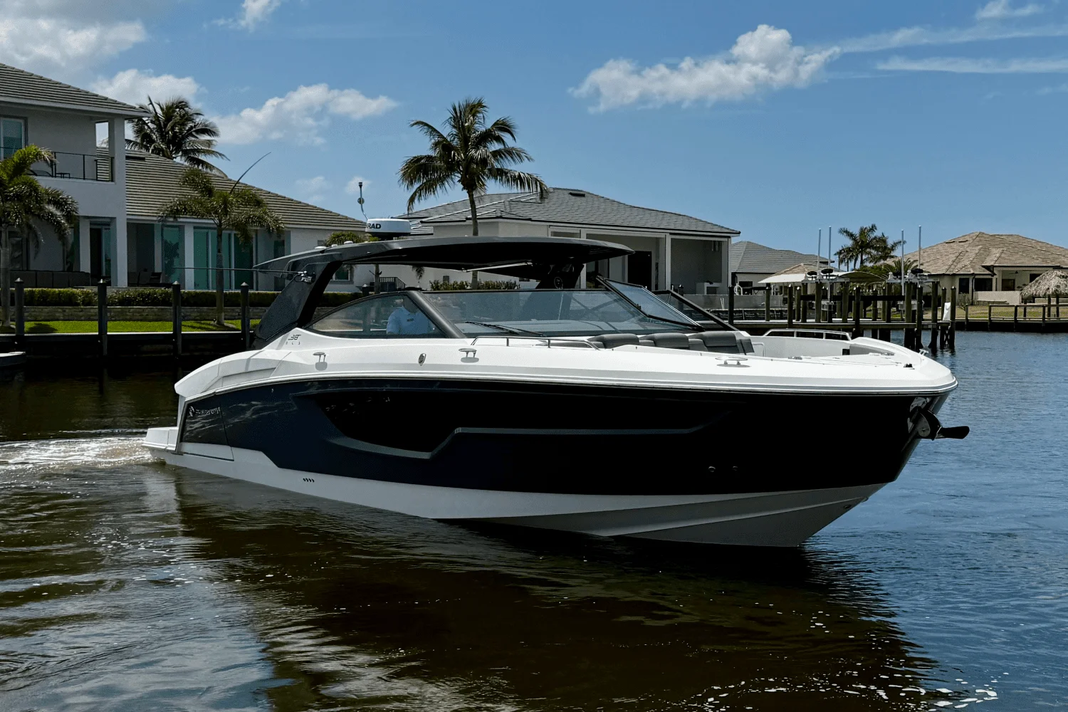 2020 Cruisers Yachts 38 GLS Image Thumbnail #5