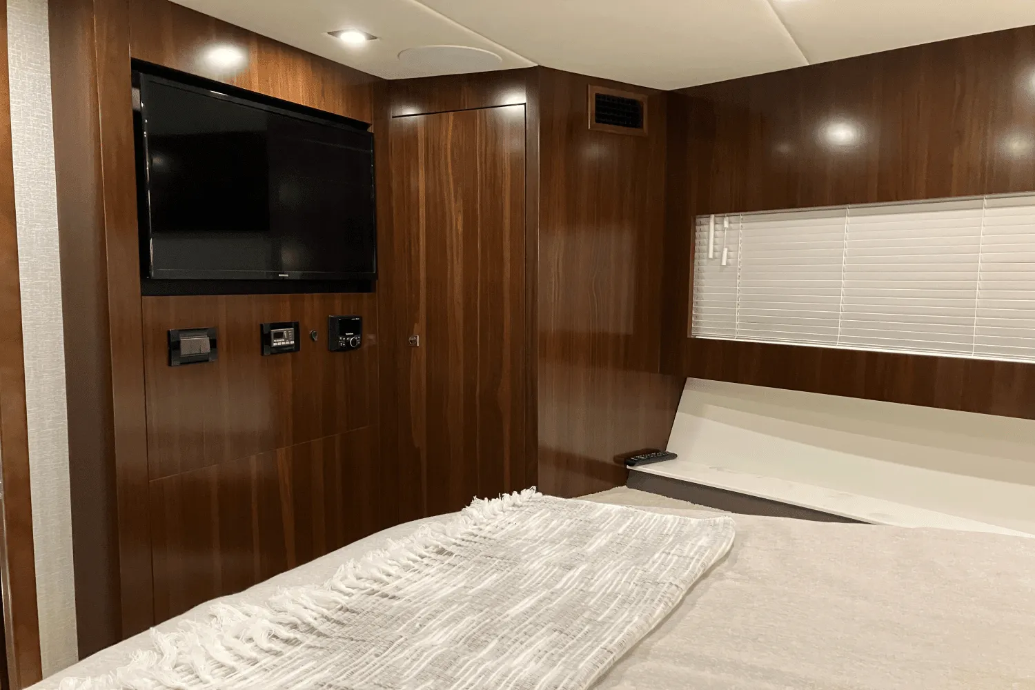 2022 Cruisers Yachts 46 CANTIUS Image Thumbnail #49