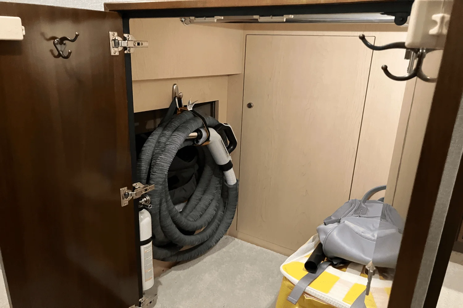 2022 Cruisers Yachts 46 CANTIUS Image Thumbnail #65