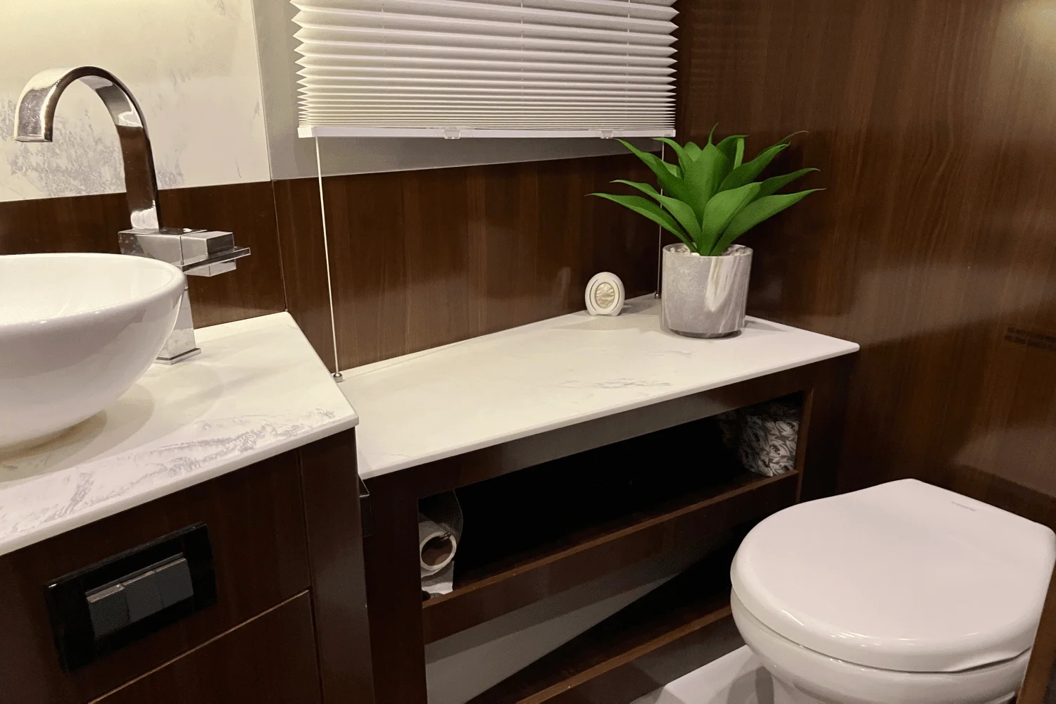 2022 Cruisers Yachts 46 CANTIUS Image Thumbnail #64