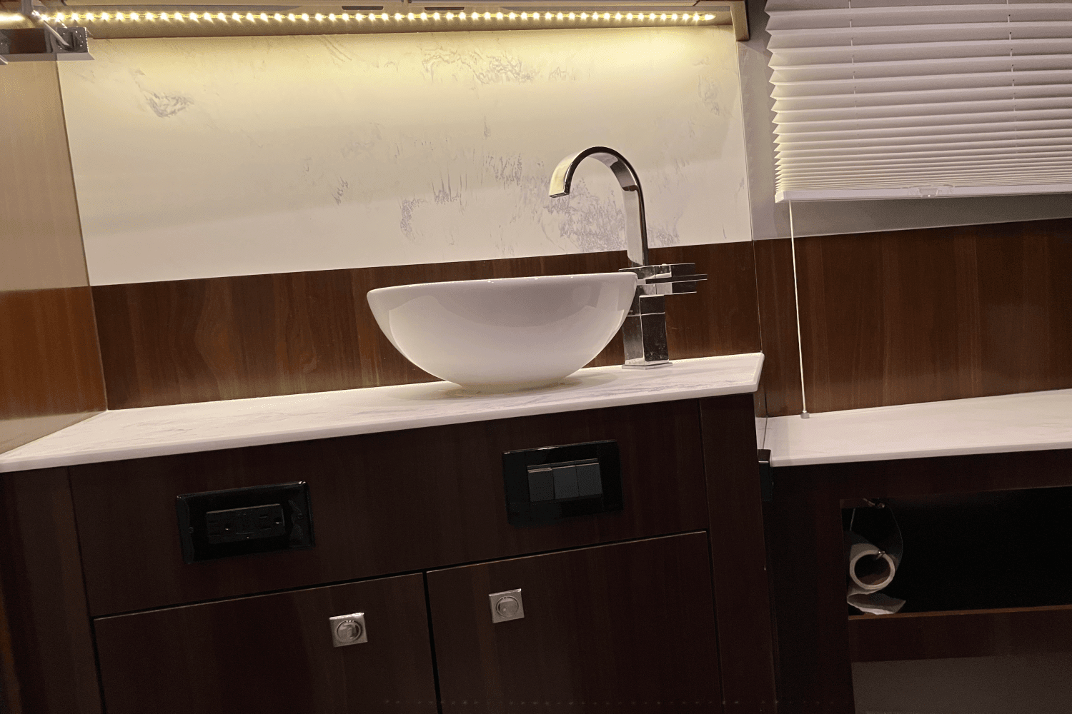 2022 Cruisers Yachts 46 CANTIUS Image Thumbnail #63