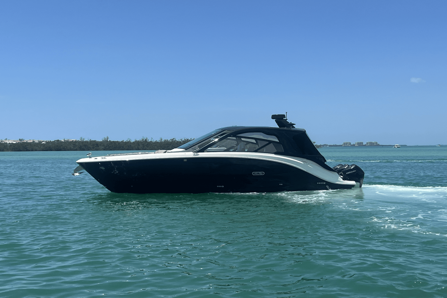 2023 Sea Ray Sundancer 370 Outboard Image Thumbnail #5