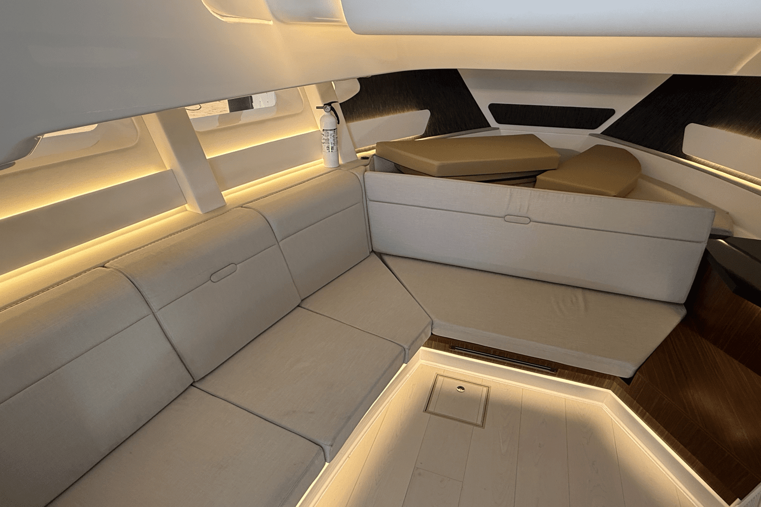 2023 Sea Ray Sundancer 370 Outboard Image Thumbnail #18