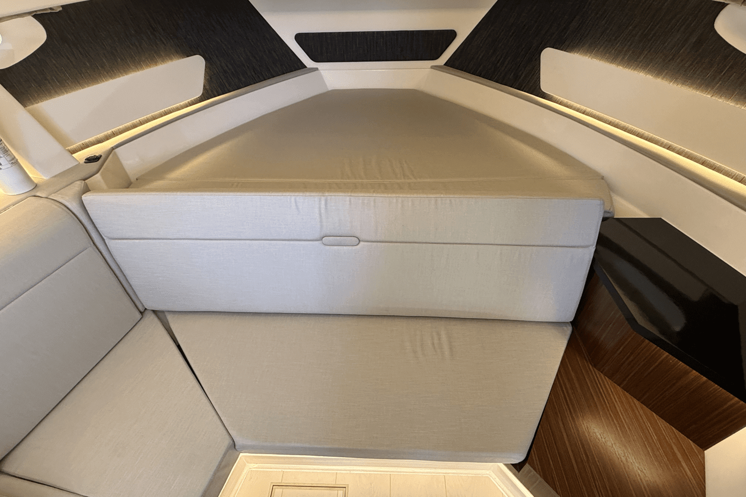 2023 Sea Ray Sundancer 370 Outboard Image Thumbnail #17