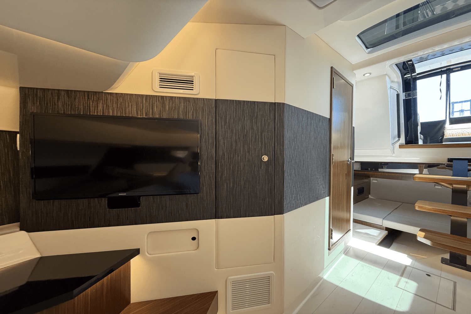 2023 Sea Ray Sundancer 370 Outboard Image Thumbnail #19