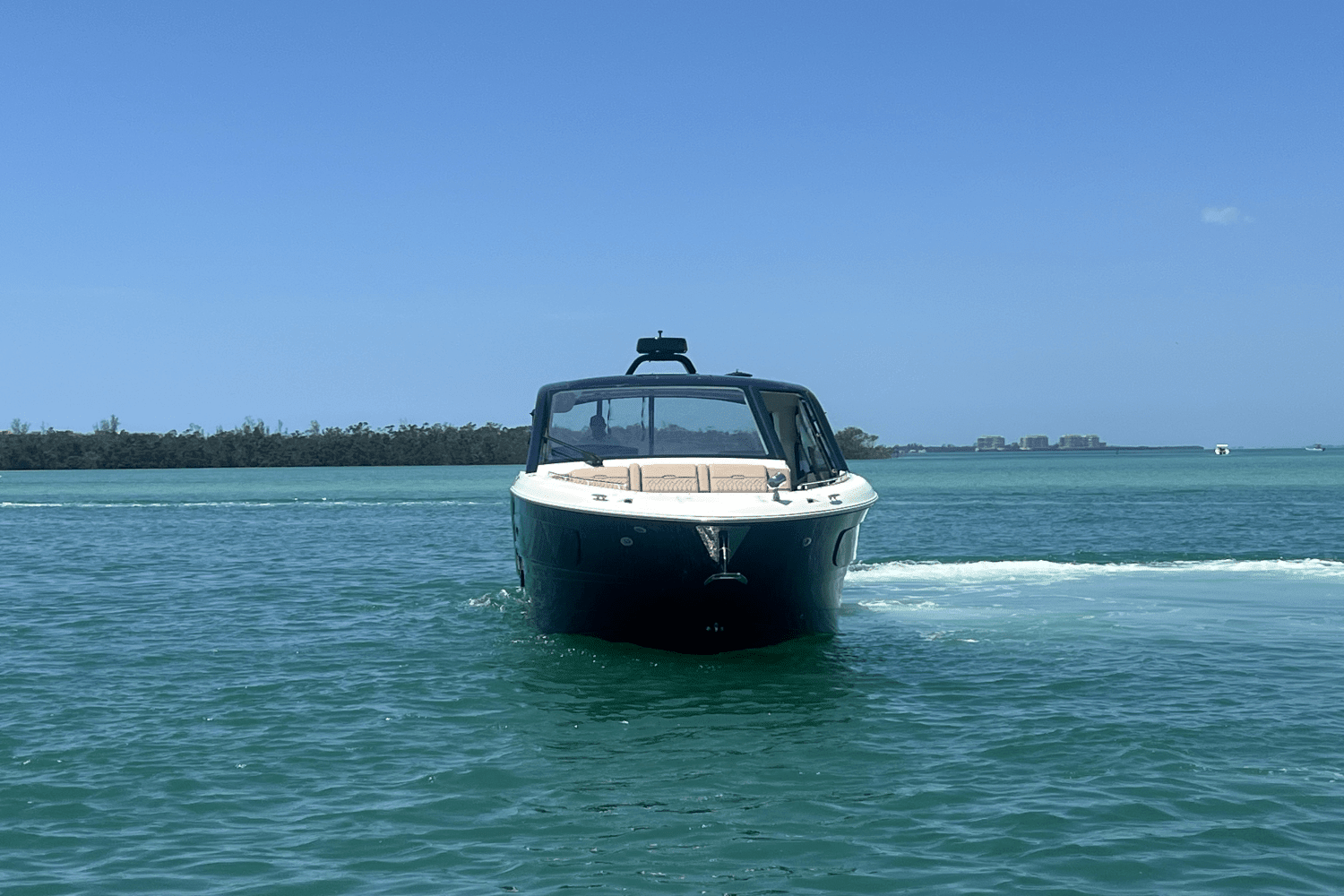 2023 Sea Ray Sundancer 370 Outboard Image Thumbnail #4