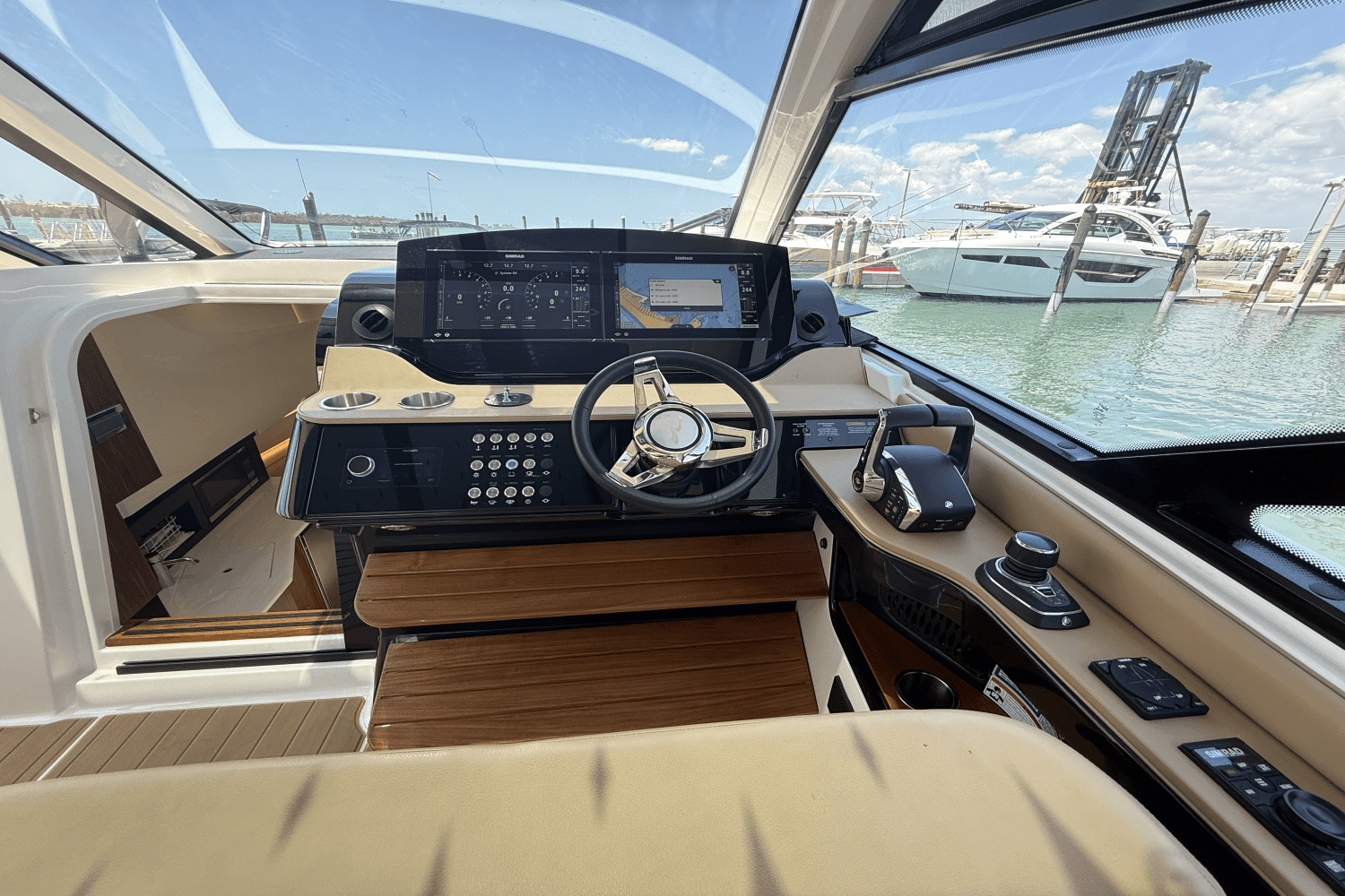 2023 Sea Ray Sundancer 370 Outboard Image Thumbnail #11