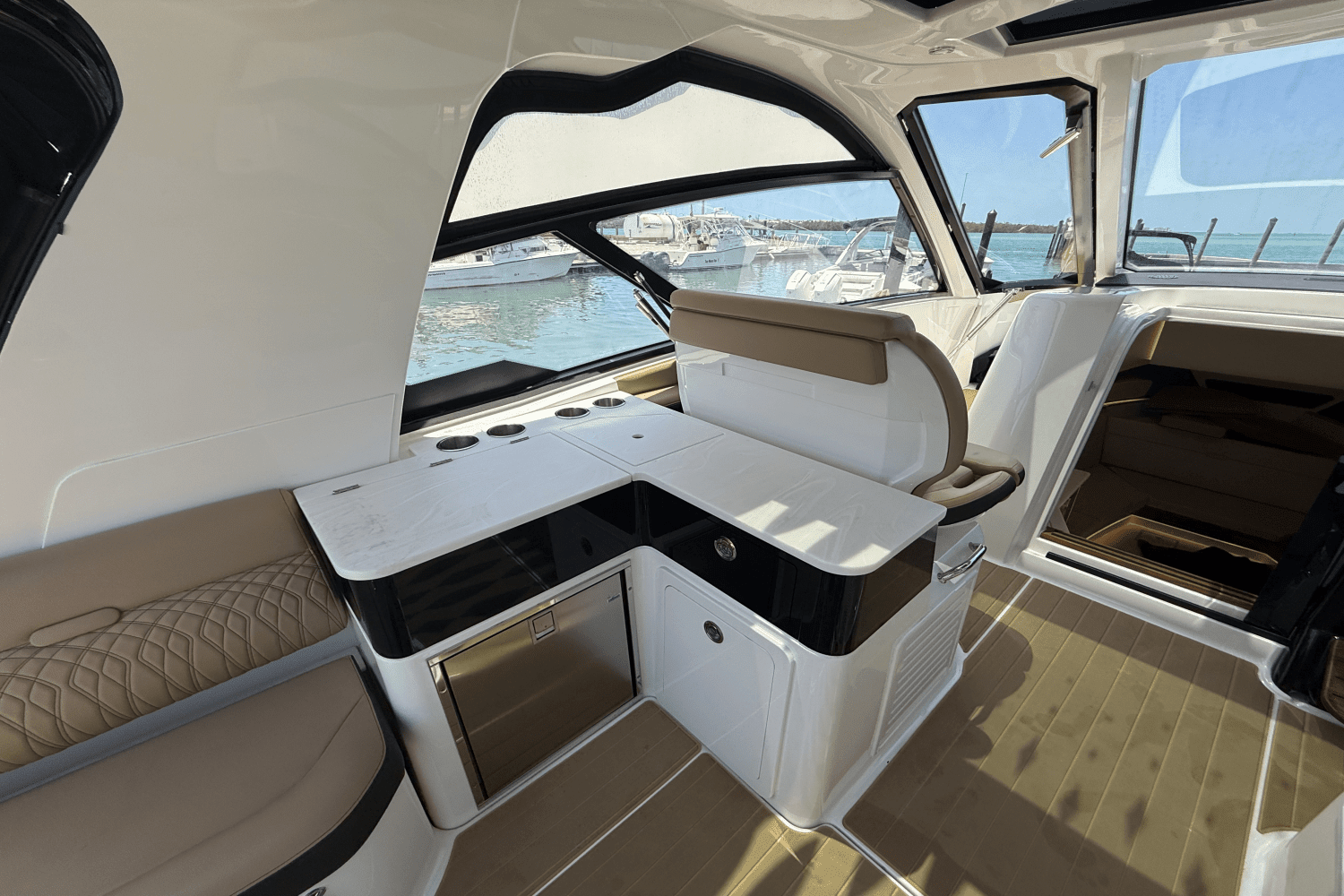 2023 Sea Ray Sundancer 370 Outboard Image Thumbnail #13