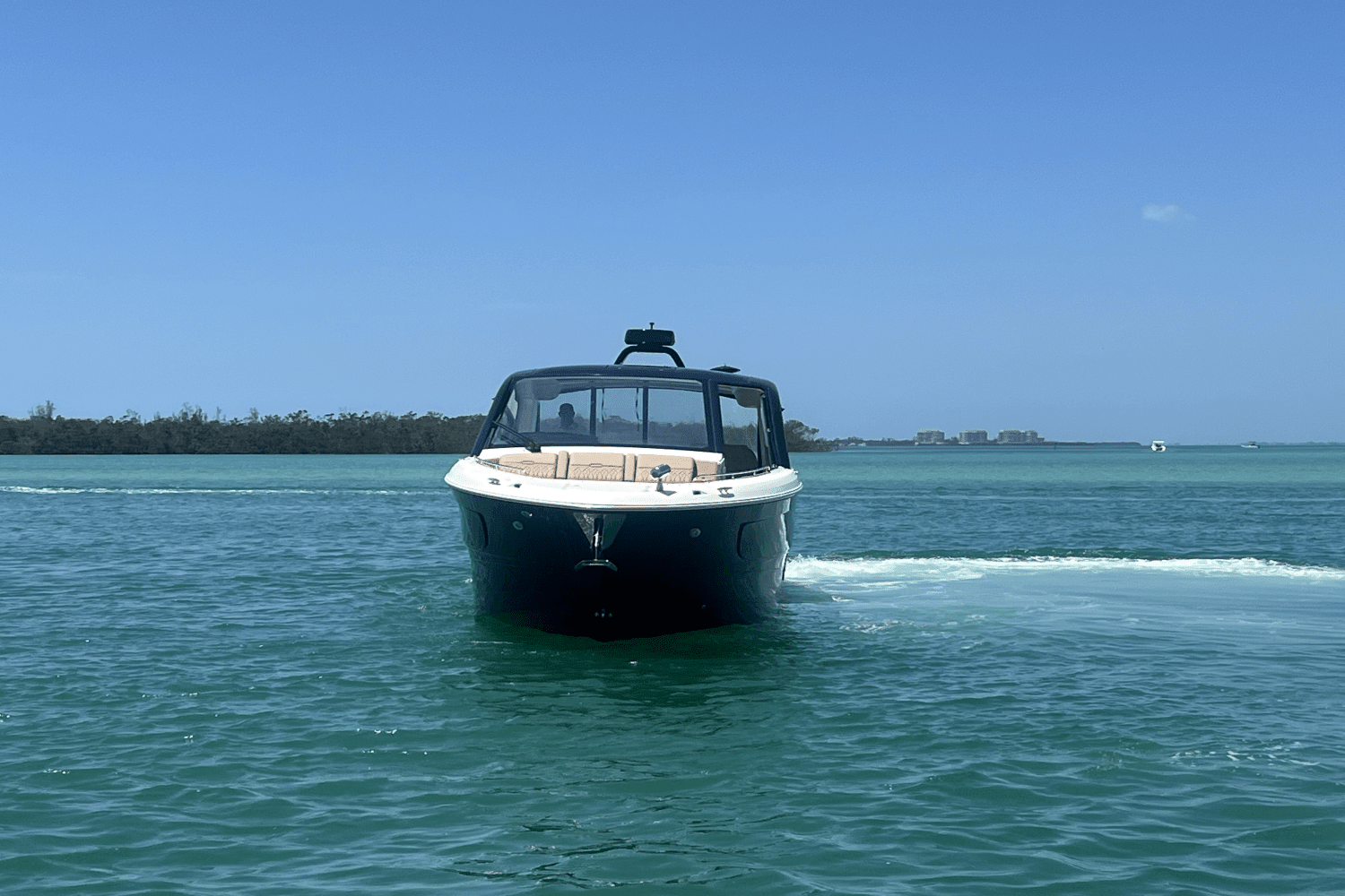 2023 Sea Ray Sundancer 370 Outboard Image Thumbnail #3