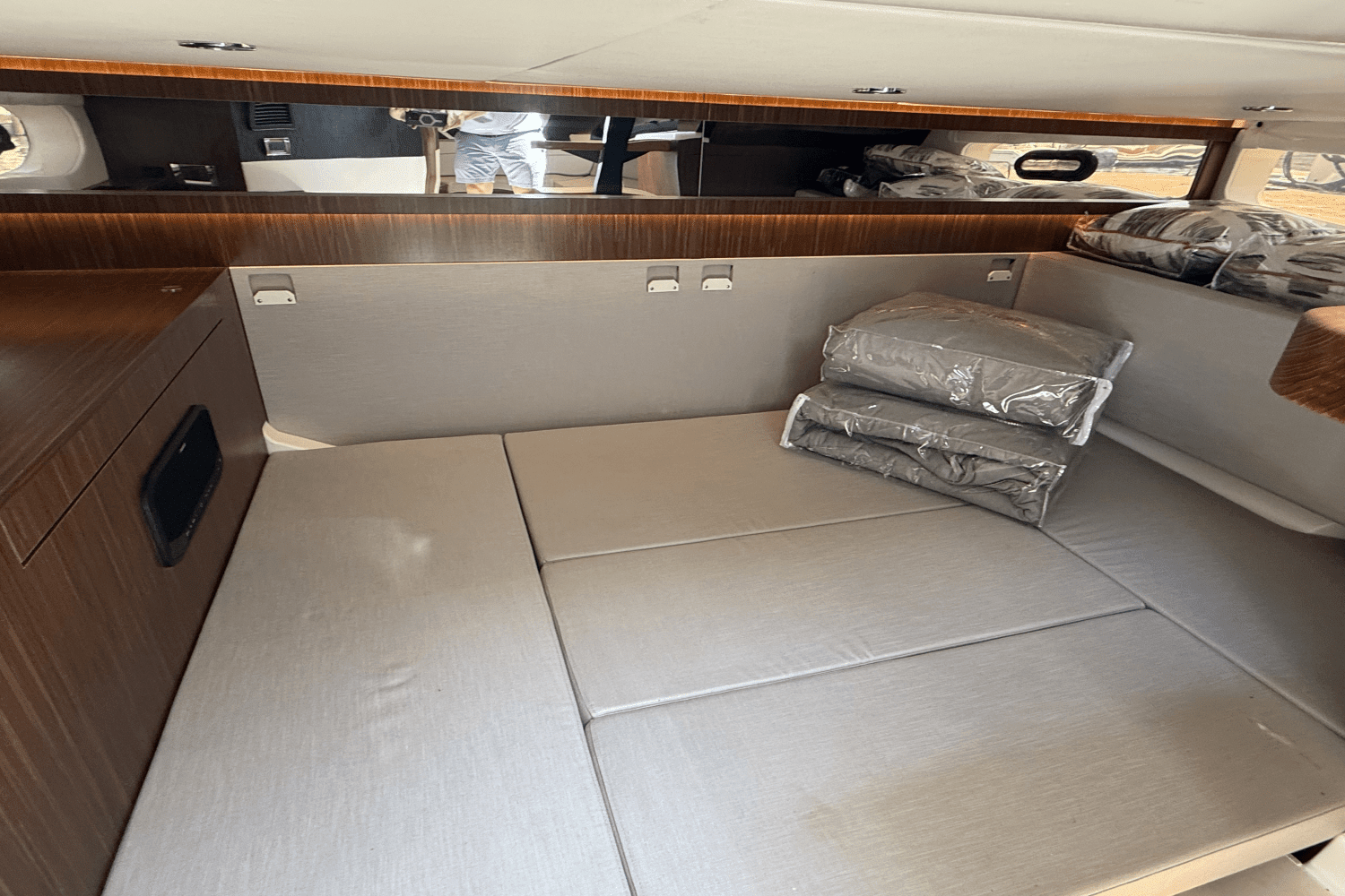 2023 Sea Ray Sundancer 370 Outboard Image Thumbnail #20