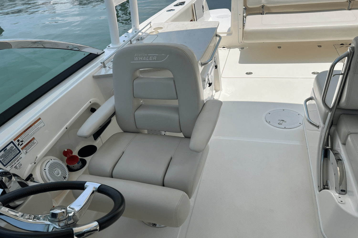 2017 Boston Whaler 270 VANTAGE Image Thumbnail #5
