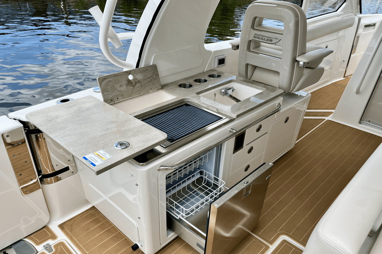 2022 Boston Whaler 380 REALM Image Thumbnail #11