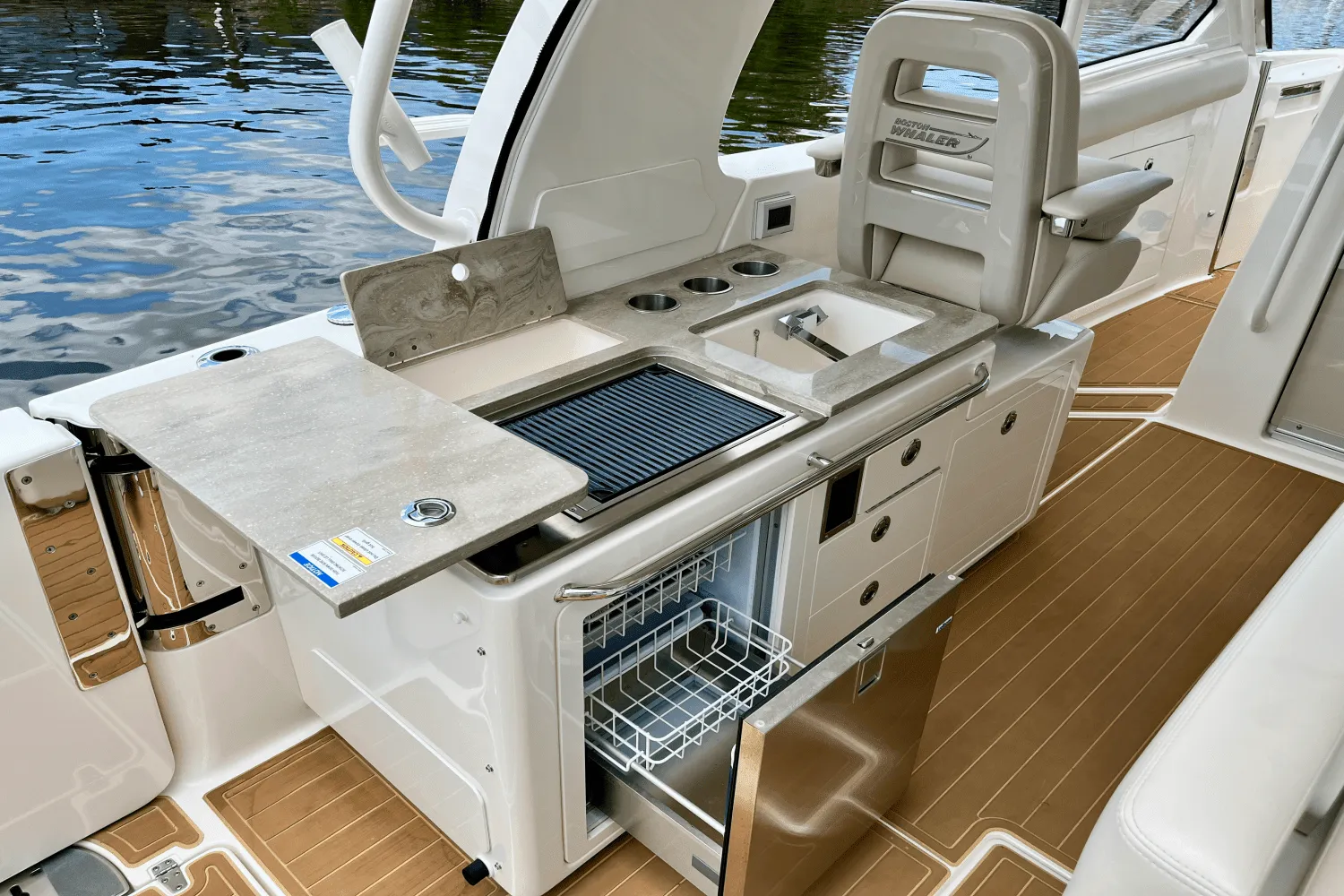 2022 Boston Whaler 380 REALM Image Thumbnail #11