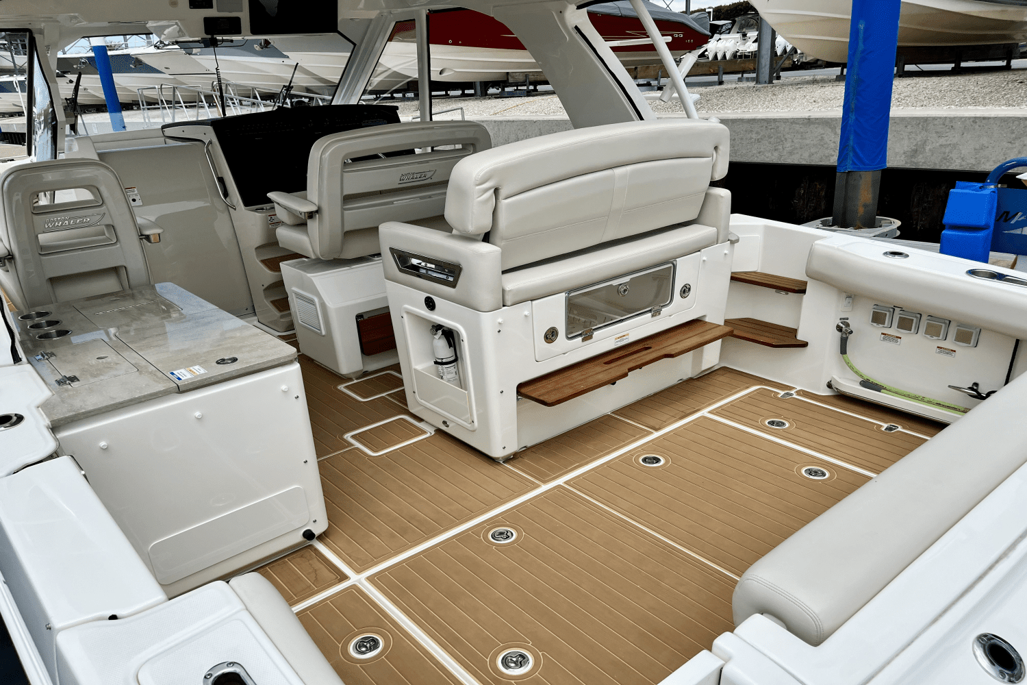 2022 Boston Whaler 380 REALM Image Thumbnail #5