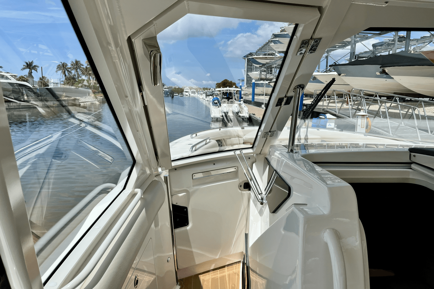 2022 Boston Whaler 380 REALM Image Thumbnail #16