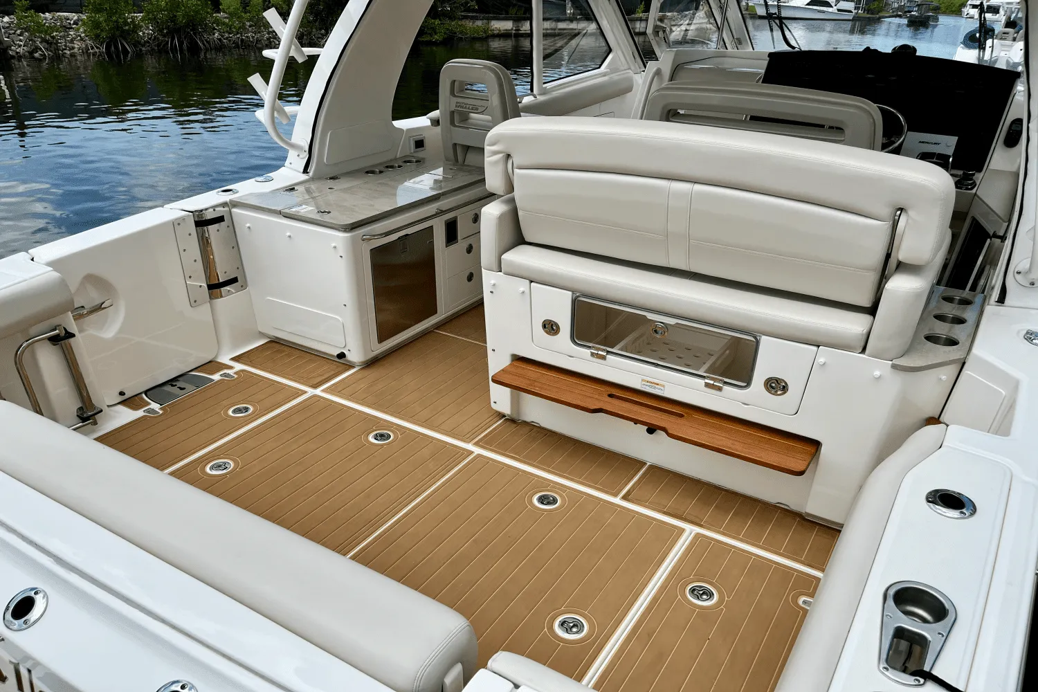 2022 Boston Whaler 380 REALM Image Thumbnail #4