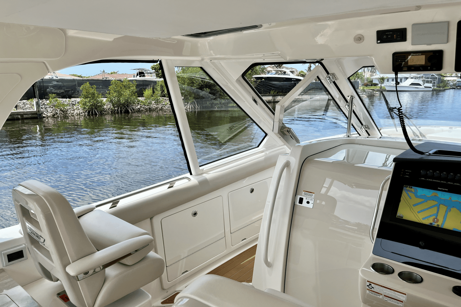 2022 Boston Whaler 380 REALM Image Thumbnail #14