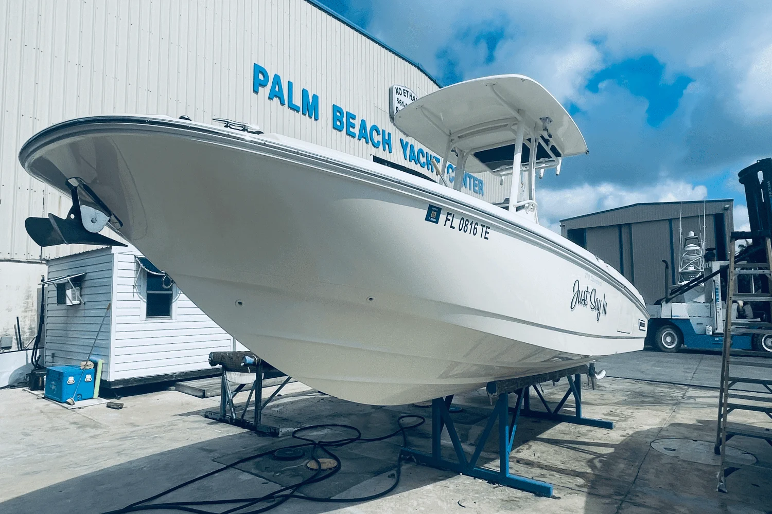 2022 Boston Whaler 270 DAUNTLESS Image Thumbnail #2